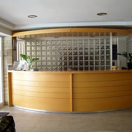 Hotel Majestic - Adults Only 3*